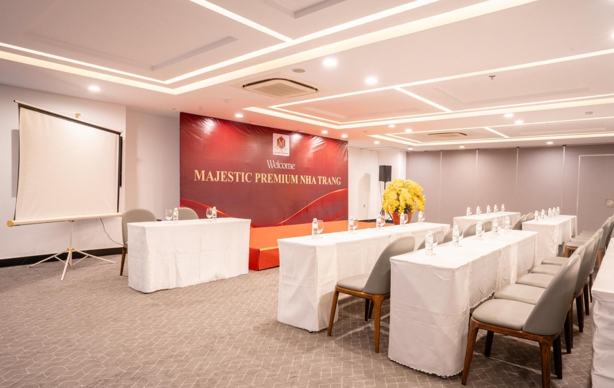 Majestic Premium Hotel На Транг Екстериор снимка