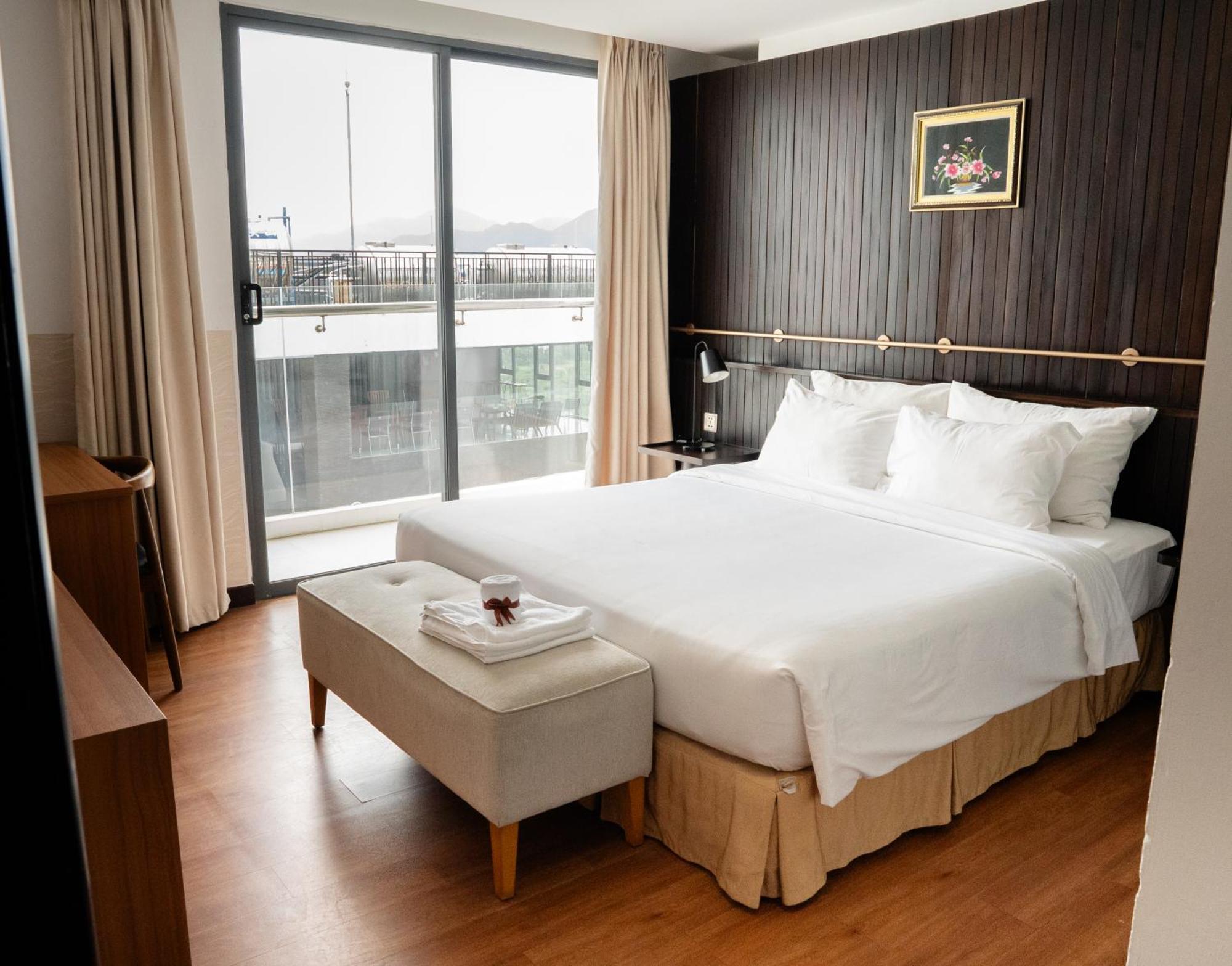 Majestic Premium Hotel На Транг Екстериор снимка